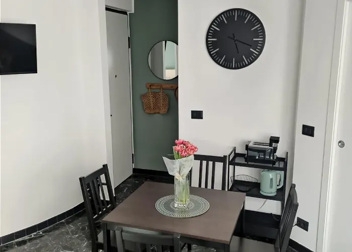 Host House Apartment *